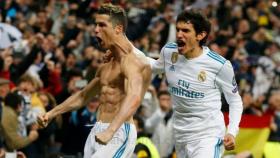 Vallejo celebra con Cristiano Ronaldo su gol a la Juve