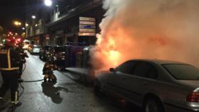 Valladolid-fuego-bomberos-coche-sofocar