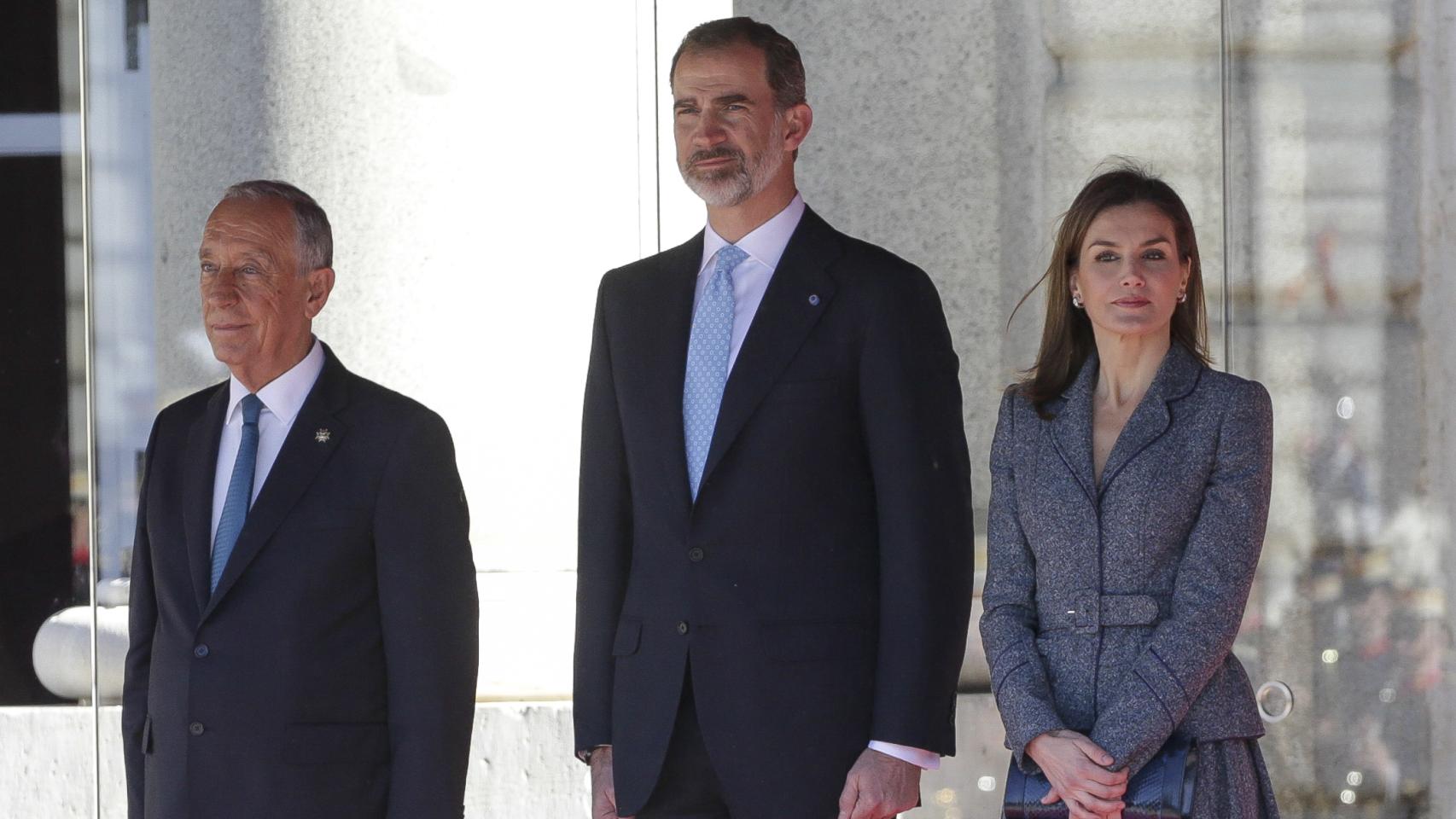 La reina Letizia, el rey Felipe y Marcelo Rebelo de Sousa.