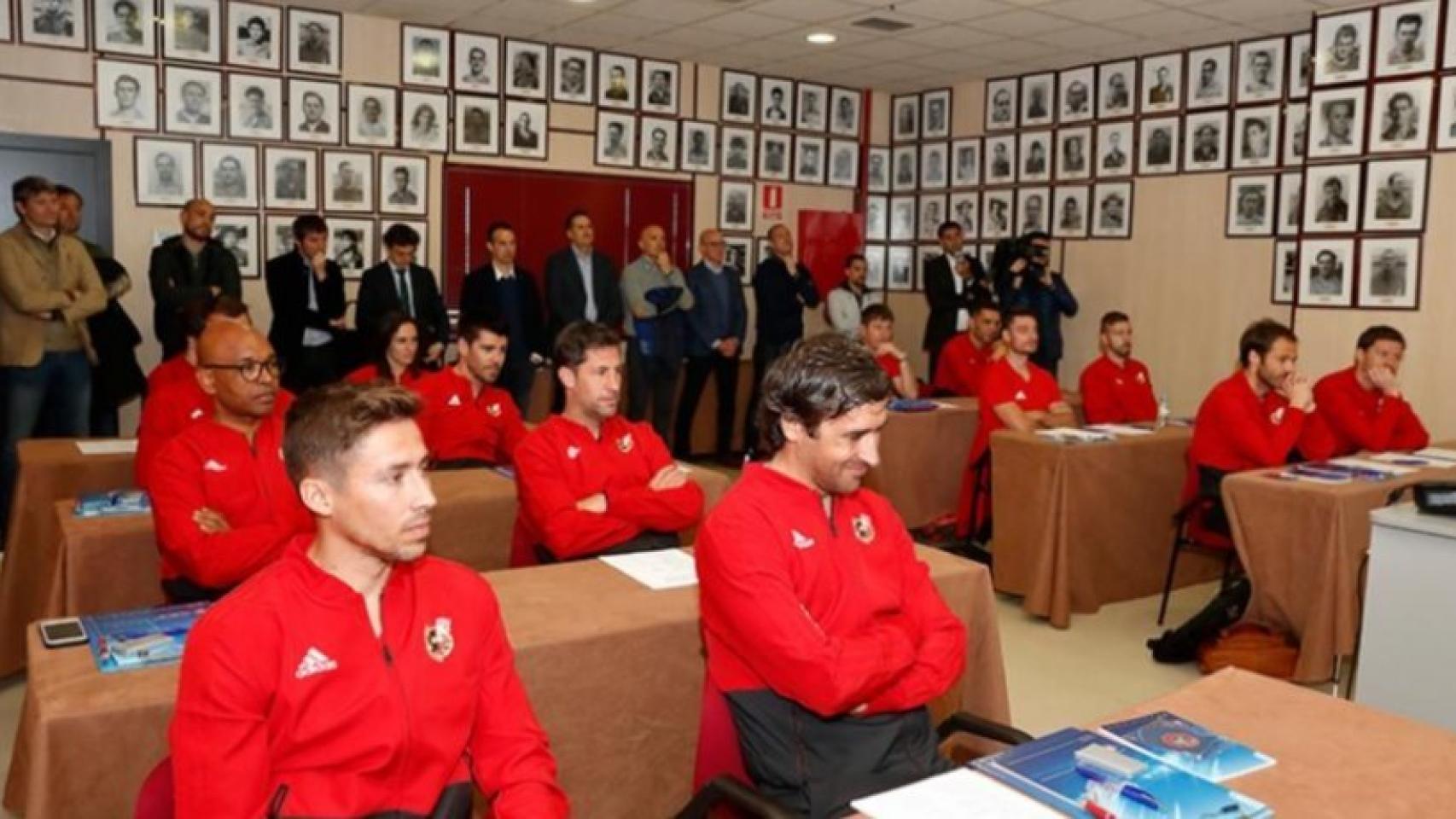 Raúl y Xabi Alonso, en el curso de entrenadores. Foto: rfef.es