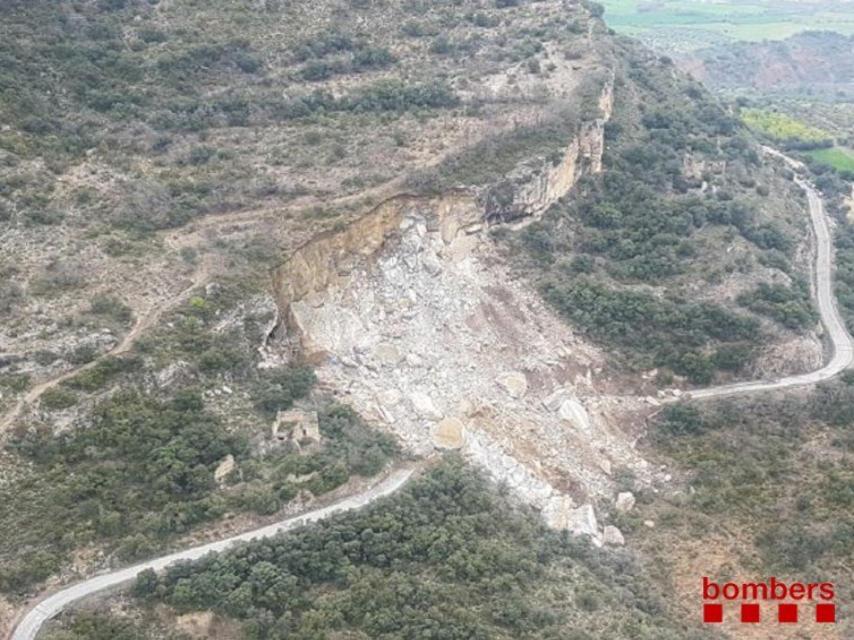 Imagen del estado en el que quedó la carretera tras el desprendimiento