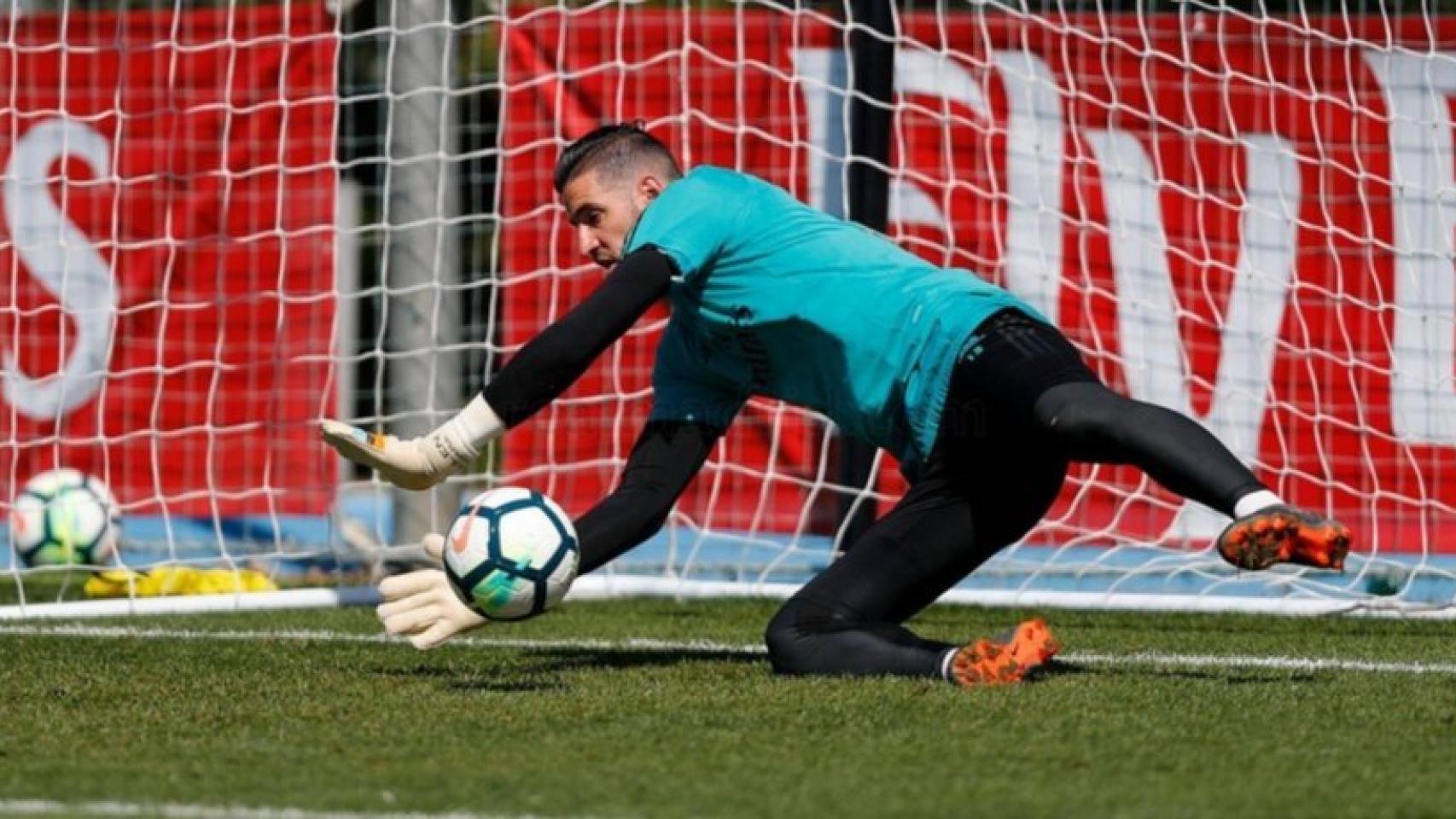 Casilla, en el entrenamiento del Madrid