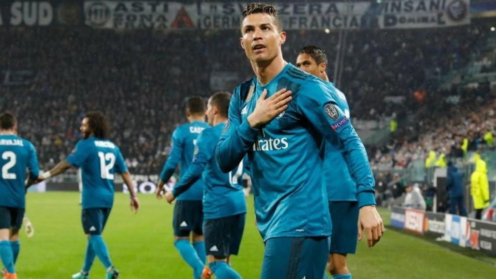 Cristiano Ronaldo agradece los aplausos del Juventus Stadium tras su chilena