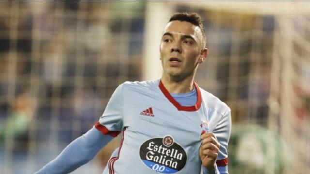 Iago Aspas se señala el escudo del Celta tras anotar un gol. Foto: rccelta.es