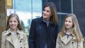 La reina Letizia junto a Leonor y Sofía.