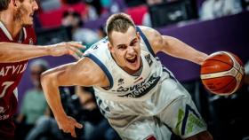 Klemen Prepelic durante un partido con Eslovenia. Foto: fiba.basketball