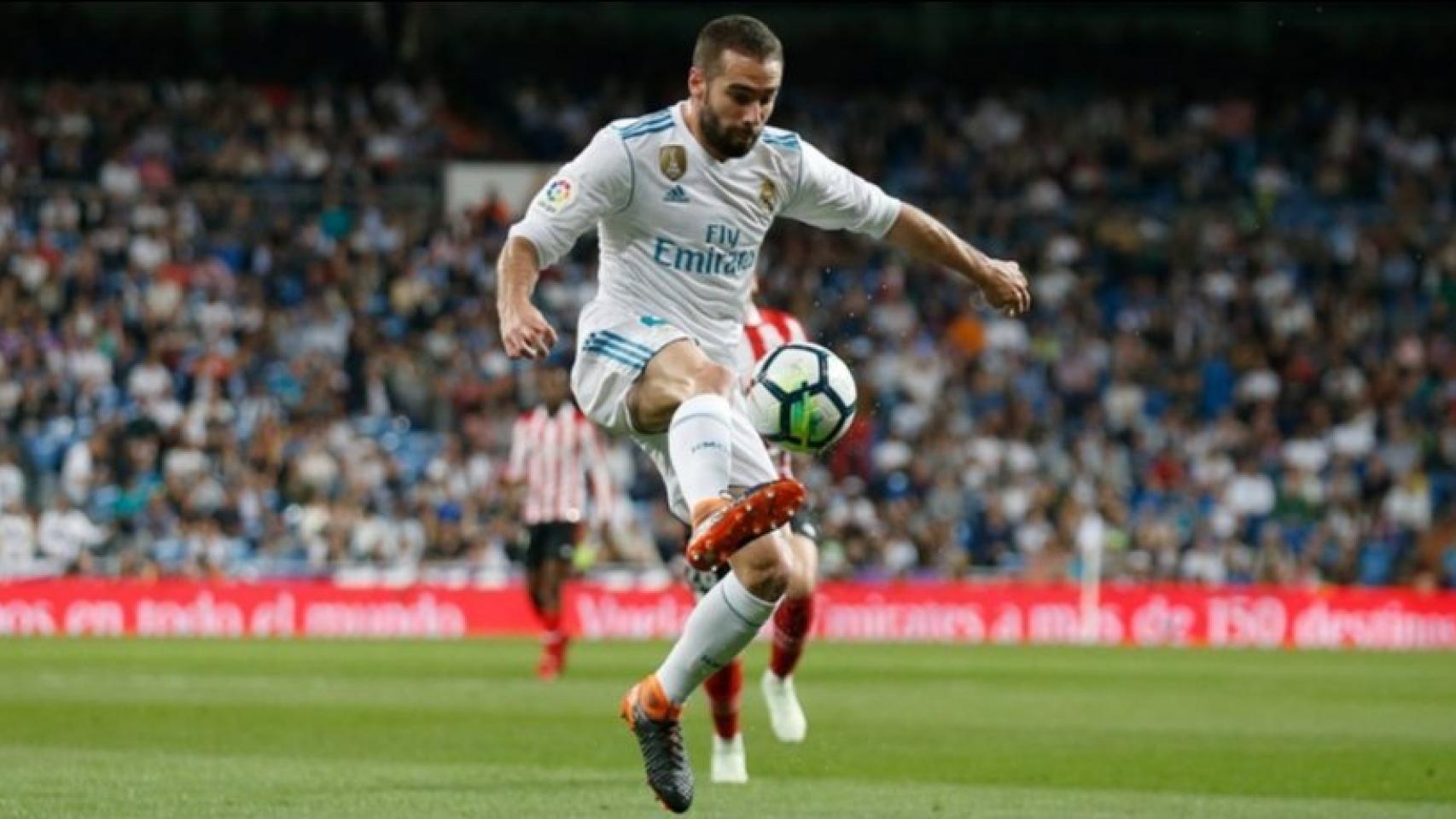 Carvajal controla el balón ante el Athletic de Bilbao.