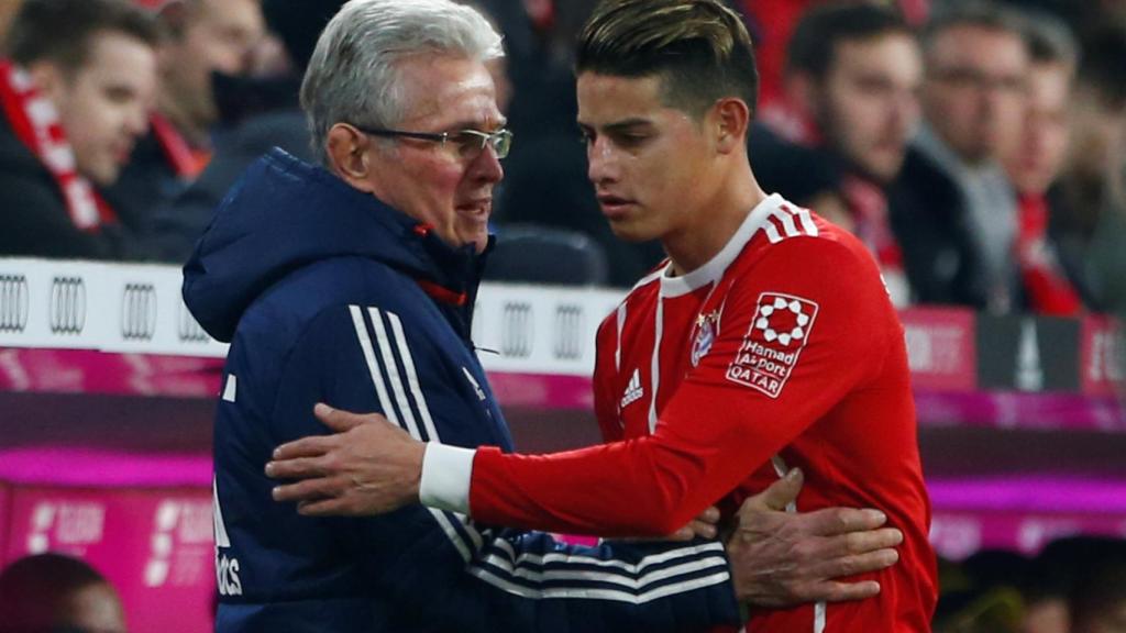 James Rodríguez saluda a Heynckes en un partido del Bayern.