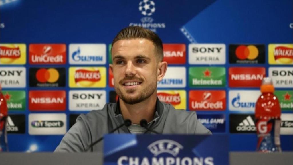 Henderson, en la rueda de prensa previa la partido contra la Roma. Foto. Instagram (@