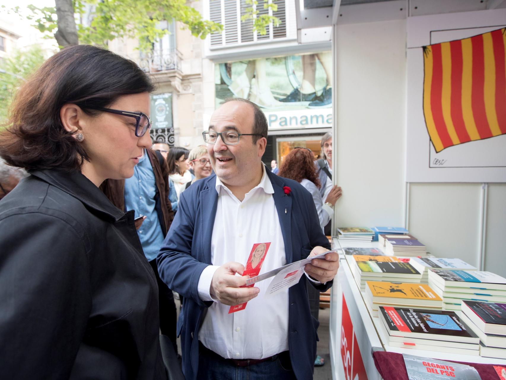 Iceta, junto a Eva Granados, número dos en el Parlament, la semana pasada.