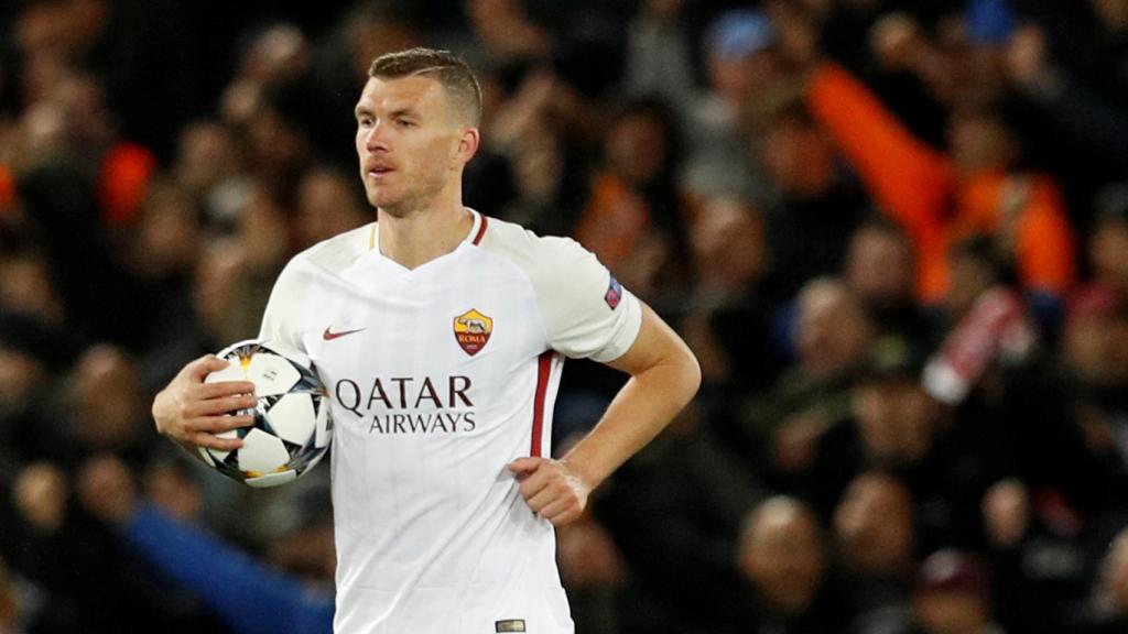 Dzeko marcó uno de los dos goles de la Roma, que guarda esperanzas para la vuelta.