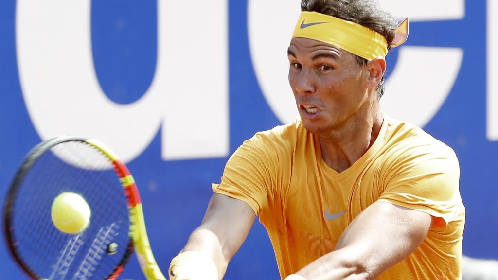 Nadal, golpeando un revés en su partido ante Carballés.