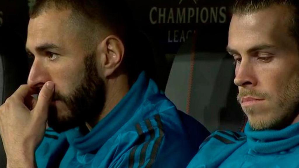 Gareth Bale y Karim Benzema, en el banquillo del Allianz Arena