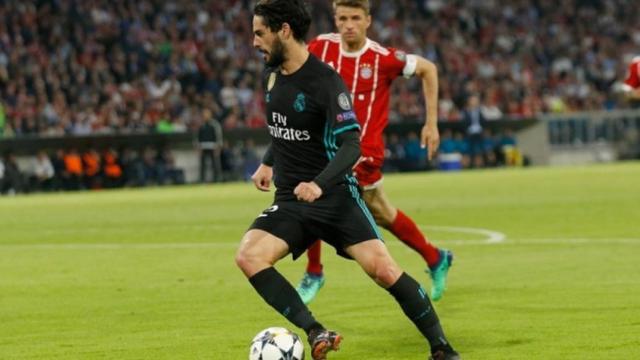 Isco conduce el balón en el Allianz Arena