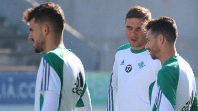 Ceballos, Joaquín y Ribén Castro. Foto realbetisbalompie.es