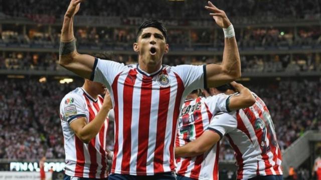 Alan Pulido, con el Chivas. Foto: Instagram (@alanpulido9)