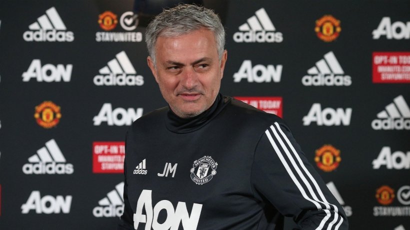 Mourinho en rueda de prensa con el Manchester United. Foto: Twitter (@ManUtd).