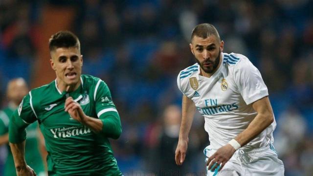 Benzema, contra un jugador del Leganés