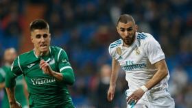 Benzema, contra un jugador del Leganés