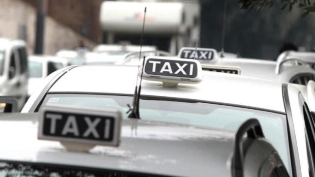 Los taxistas romanos aprenden buenos modales.