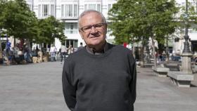 Emilio La parra en la madrileña Plaza Santa Ana durante su entrevista con EL ESPAÑOL.