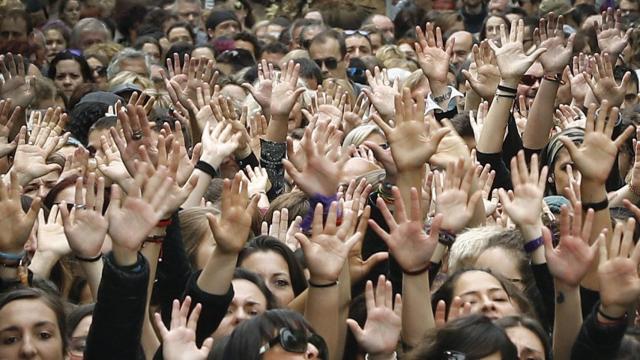 MILES DE PERSONAS SE MANIFIESTAN EN PAMPLONA CONTRA SENTENCIA DE LA MANADA