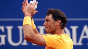 Nadal, aplaudiendo a la grada de Barcelona tras ganar el título de campeón.