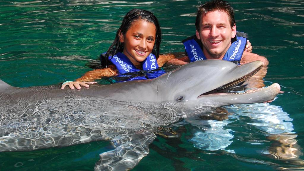 Leo Messi y su mujer Antonella Roccuzzo en Playa del Carmen, México, en 2010.