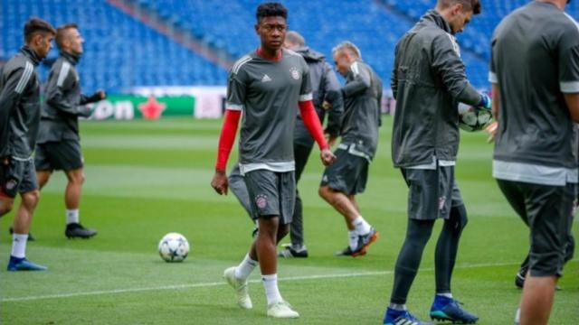 Alaba en el entrenamiento. Foto: Twitter (@FCBayern)