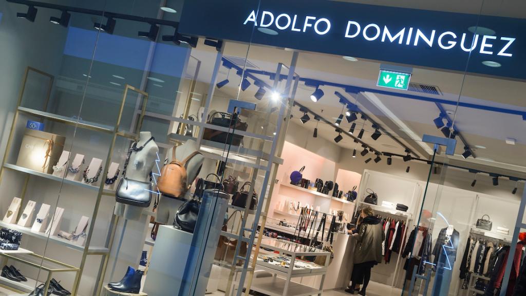 Una tienda de Adolfo Domínguez en Vigo.