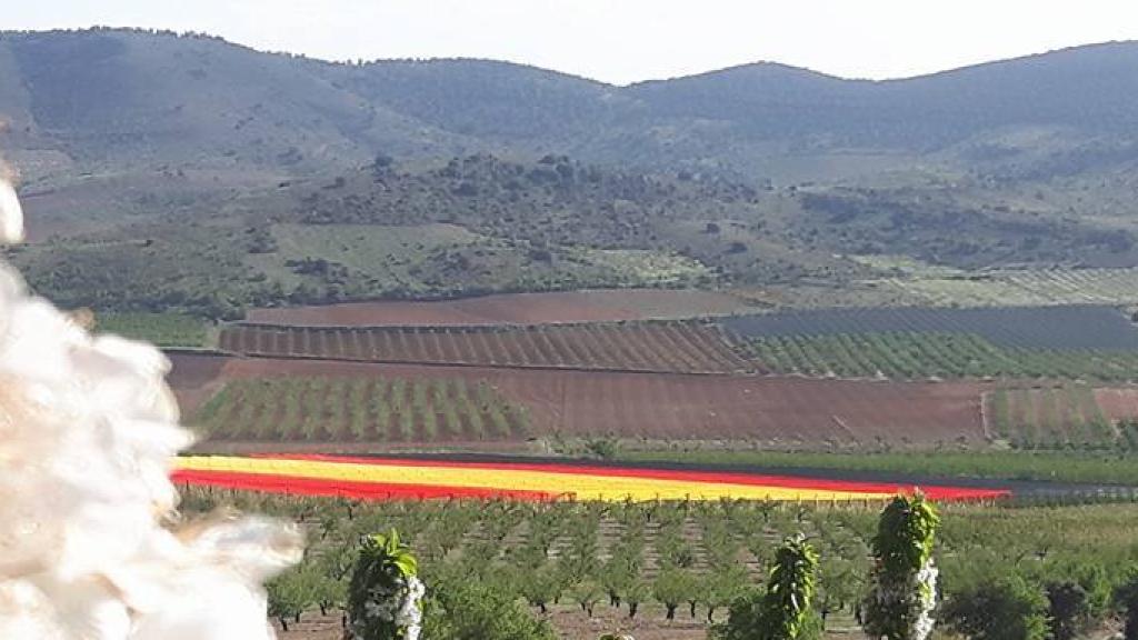 22.000 metros cuadrados de bandera que no pasarán desapercibidos desde el aire.