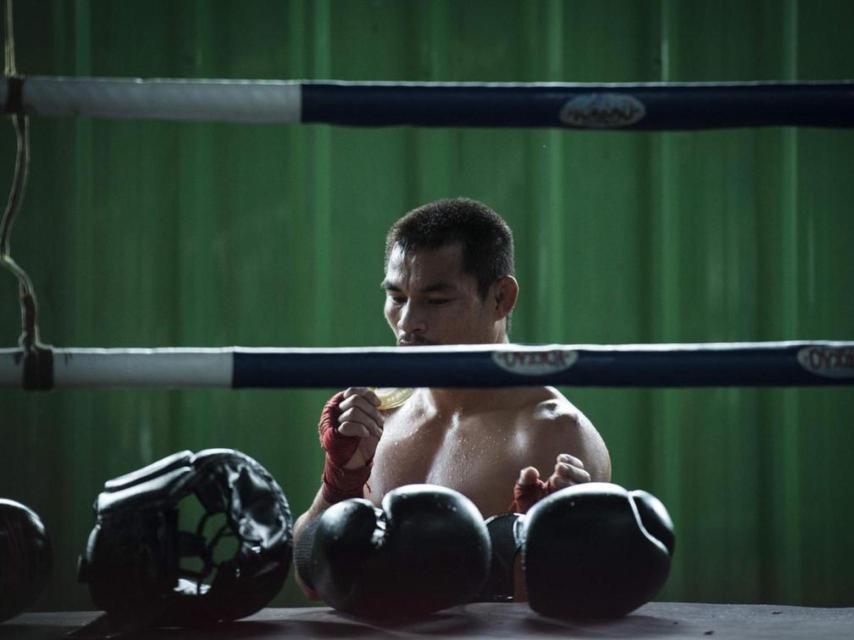 Le dan igual que digan que es una nota al pie en la historia del boxeo: quiere ser leyenda.