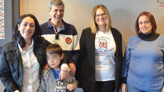 Carlos, su familia y miembros de la Asociación Duchenne Parent Project España.