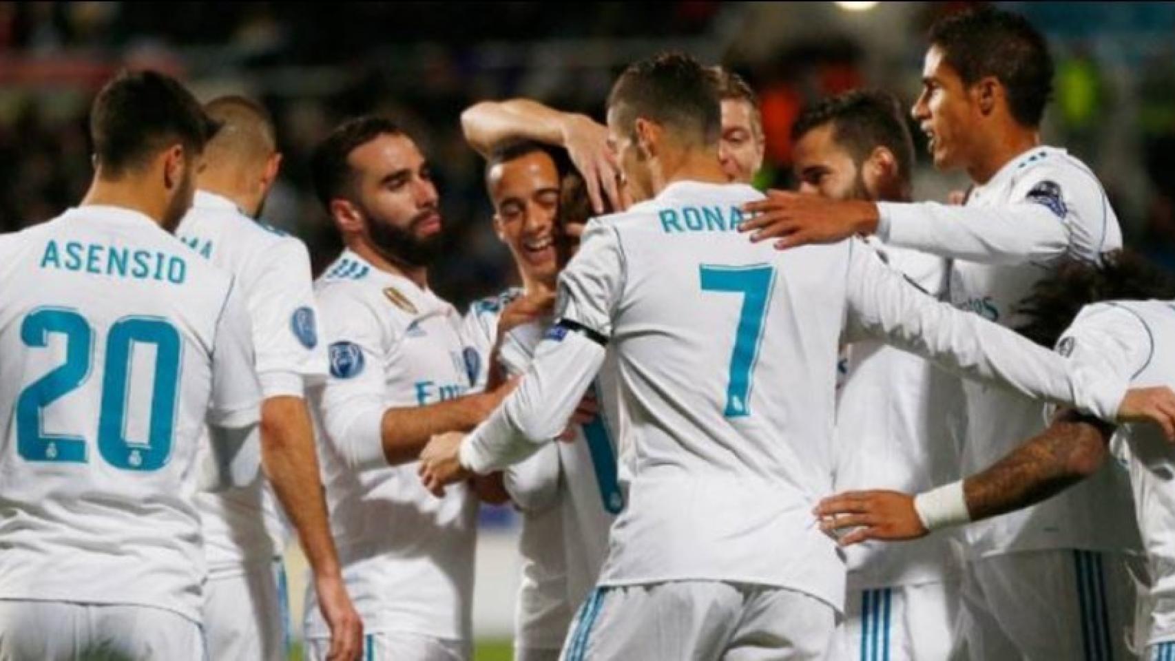 Jugadores del Real Madrid celebran un gol junto a Cristiano Ronaldo