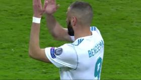 Karim Benzema, ovacionado por el Santiago Bernabéu