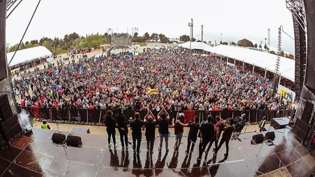 FOTO: La asistencia fue multitudinaria al festival.