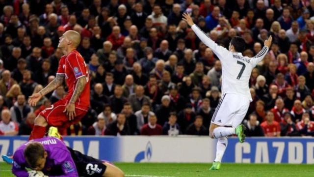 Cristiano Ronaldo celebra un gol ante el Liverpool en la 2014/2015