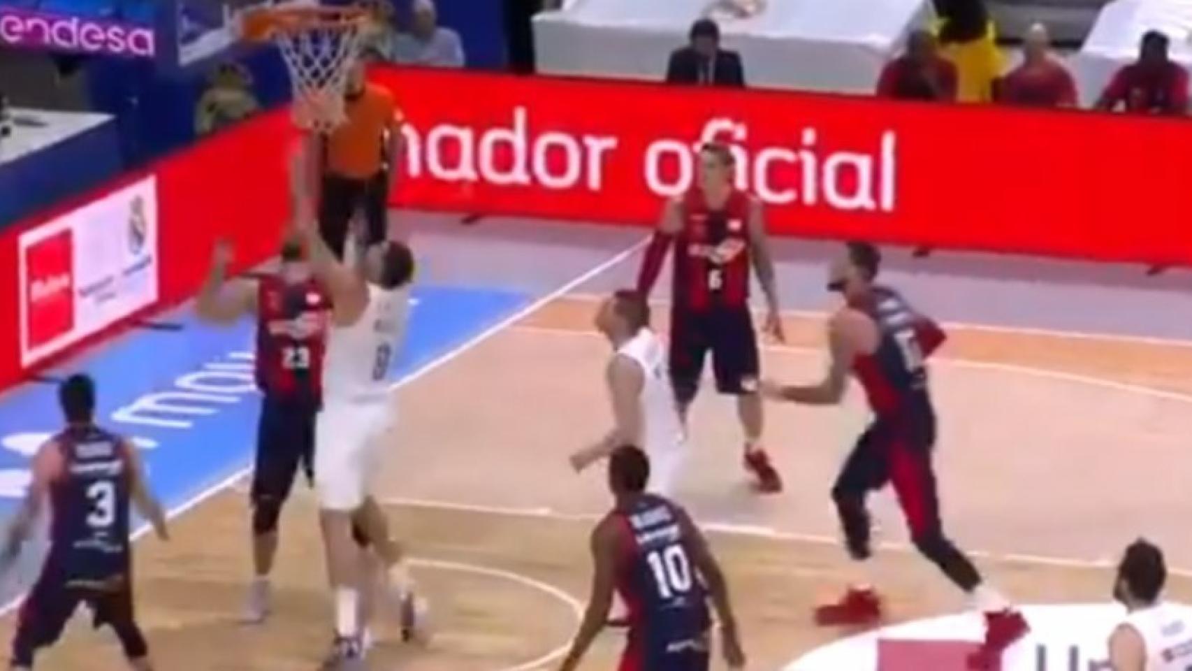 Felipe Reyes, en el partido contra el Baskonia