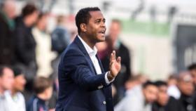 Kluivert dirigiendo un partido. Foto: Twitter (@PatrickKluivert).