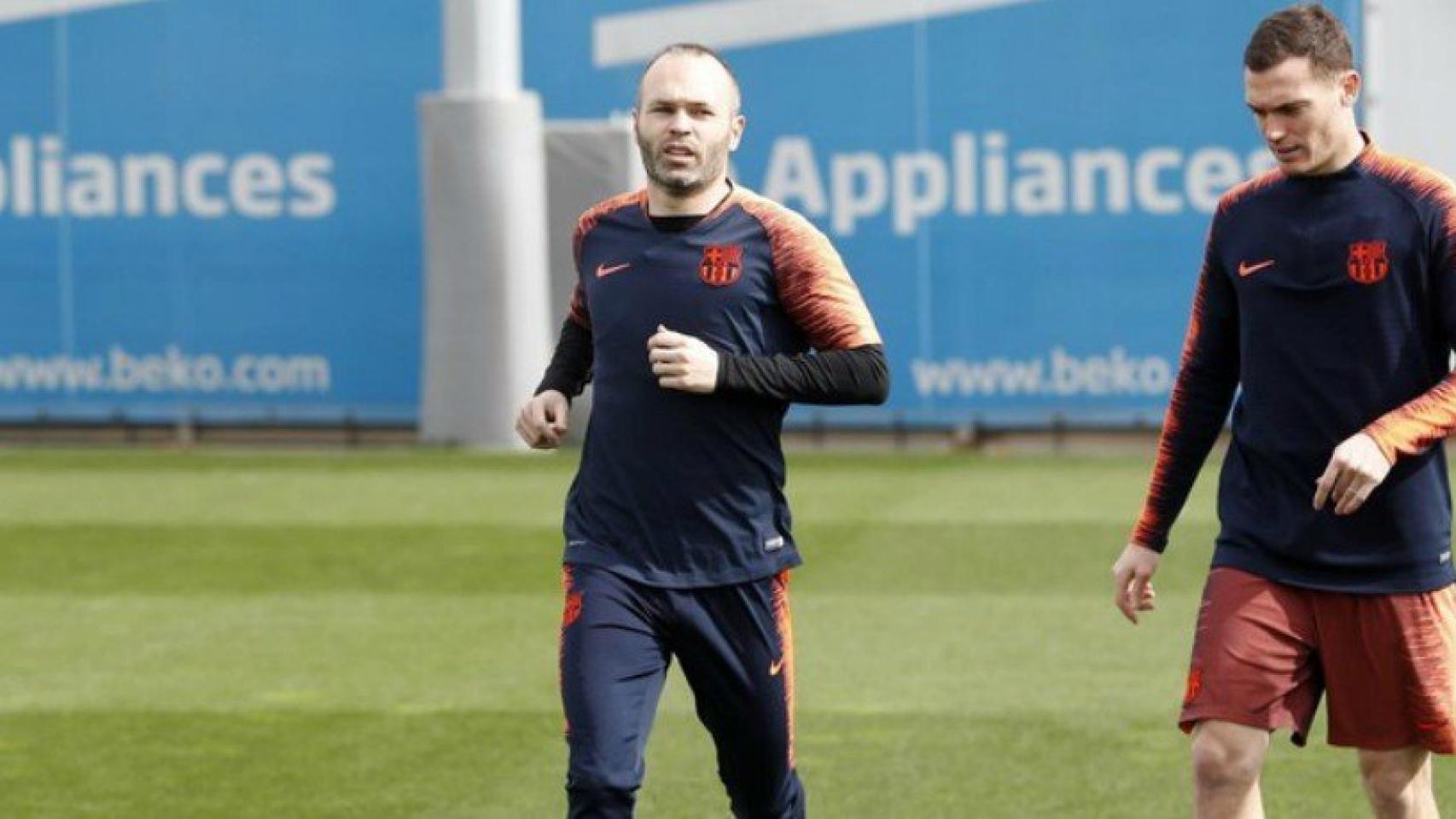 Iniesta se entrena con el Barça. Foto fcbarcelona.es