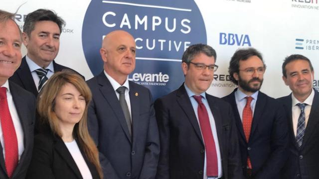 El ministro Álvaro Nadal antes de su conferencia en Valencia.