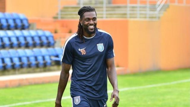 Adebayor en un entrenamiento. Foto: Instagram (@e_adebayor).