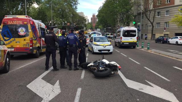 Imagen del lugar del accidente minutos después del mismo en la madrileña calle María de Molina.