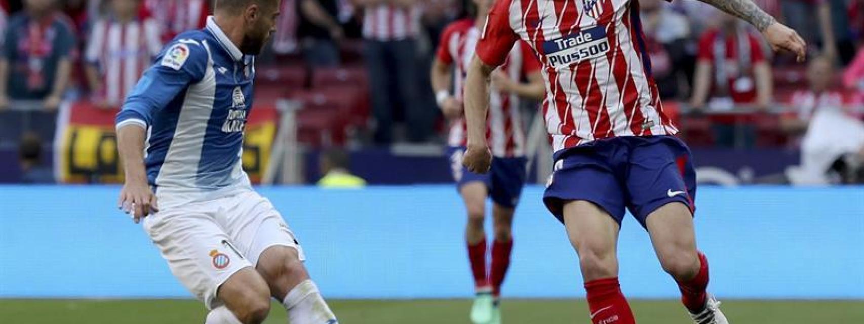 Koke y Griezmann celebran un gol.