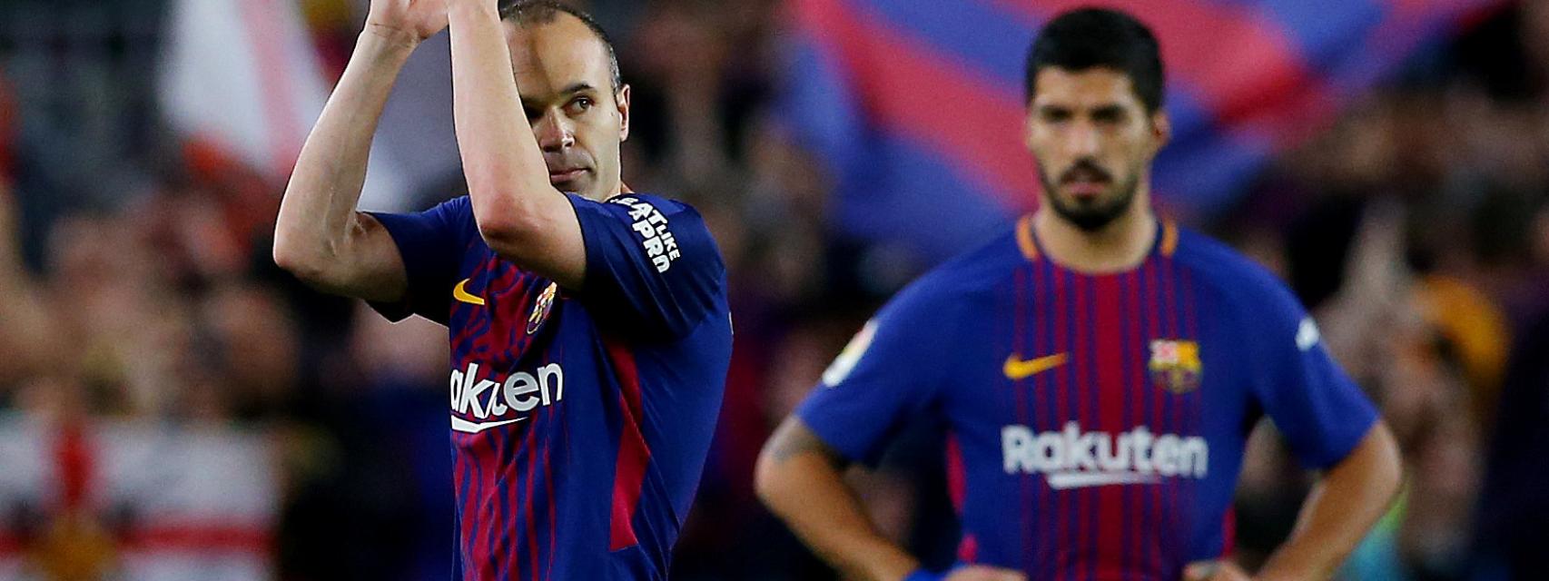 Iniesta se despide del Camp Nou en su último Clásico.