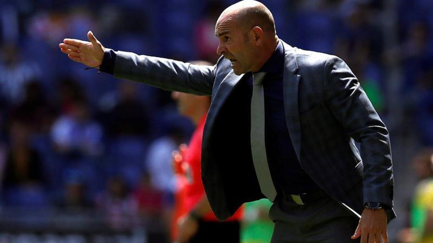 Paco Jémez da instrucciones durante un encuentro de la UD Las Palmas.