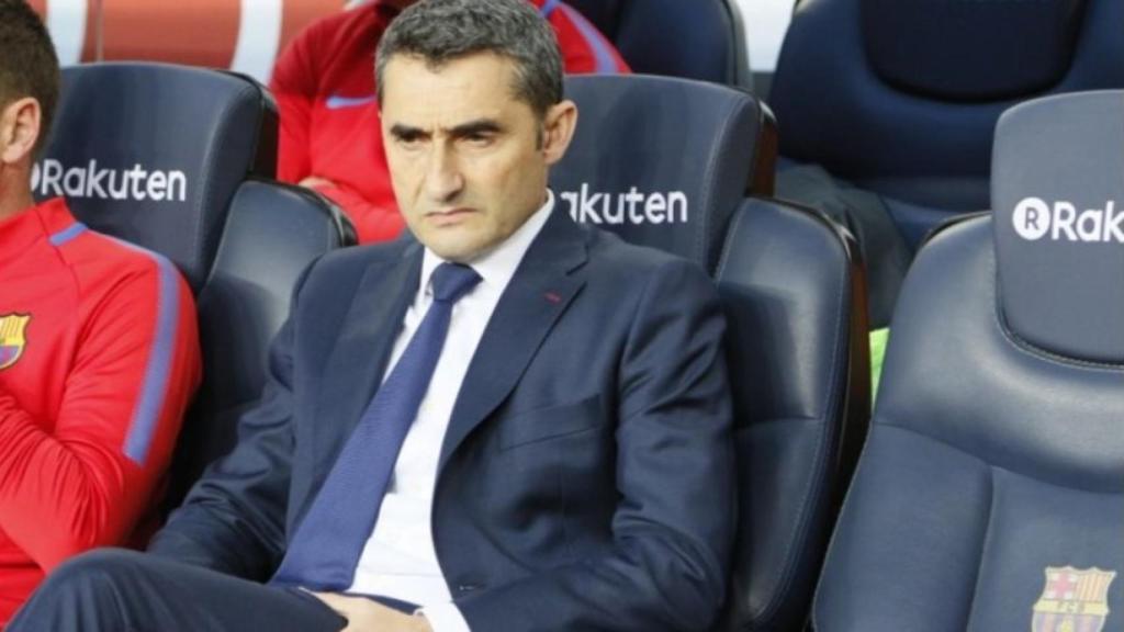 Valverde, pensativo en El Clásico. Foto: Manu Laya/El Bernabéu