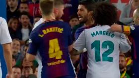 Luis Suárez y Sergio Ramos, encarados