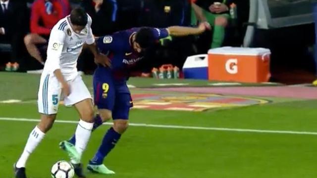 Falta de Suárez a Varane