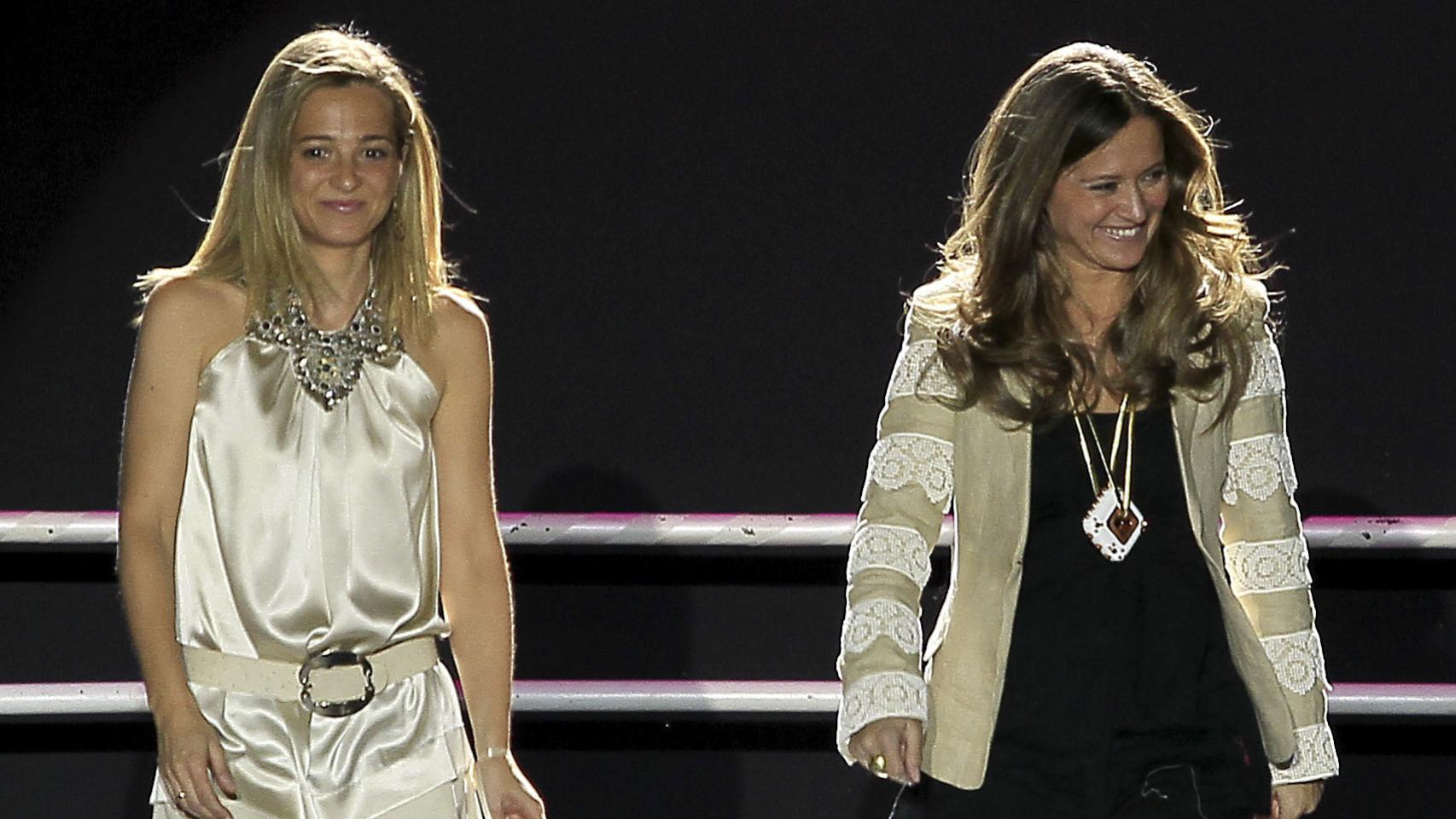 Las diseñadoras al final de un desfile.